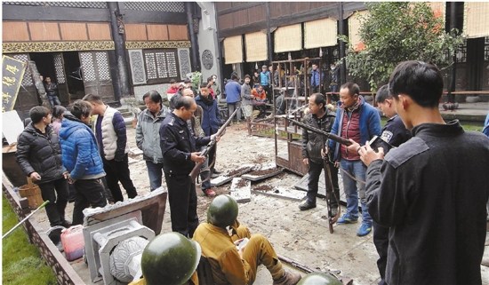 横店烟火师硝烟背后的故事:工作危险意外频传