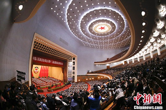 政协十二届四次会议开幕审议通过会议议程