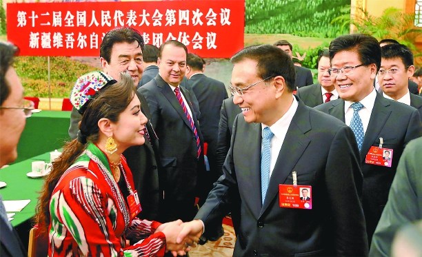 李克强参加新疆代表团审议审查