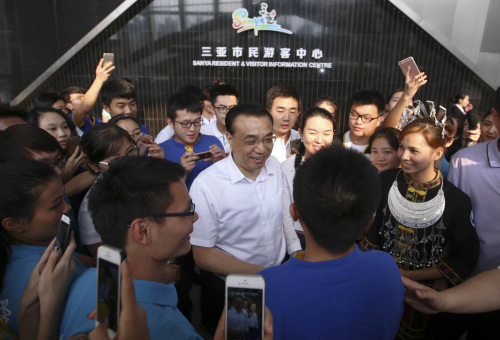 李克强在海南考察强调培育新经济、打造新优势