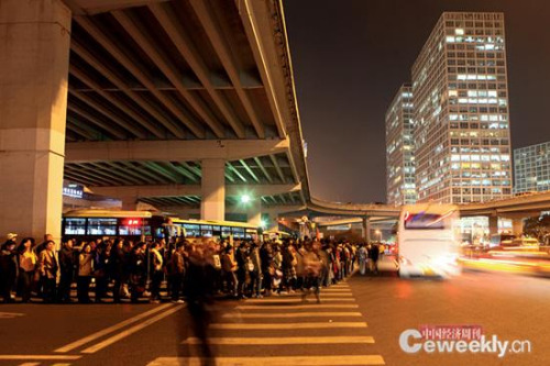 今年7省份上调最低工资标准省间最高最低差920元