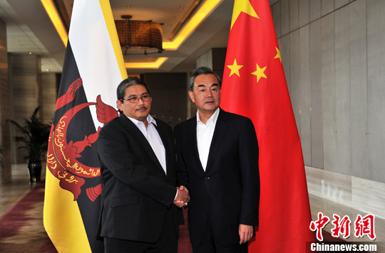 王毅会见文莱外交与贸易部副部长艾瑞万