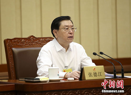十二届全国人大常委会第二十二次会议举行第二次全体会议张德江出席会议