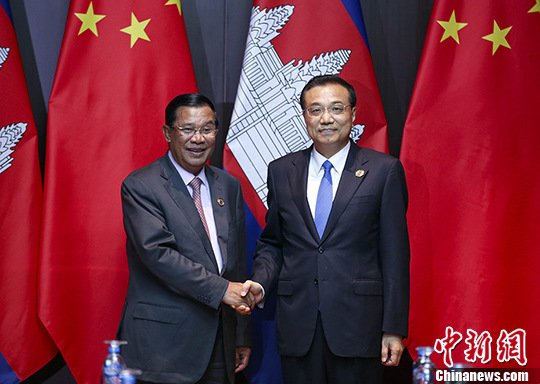 李克强会见柬埔寨首相洪森