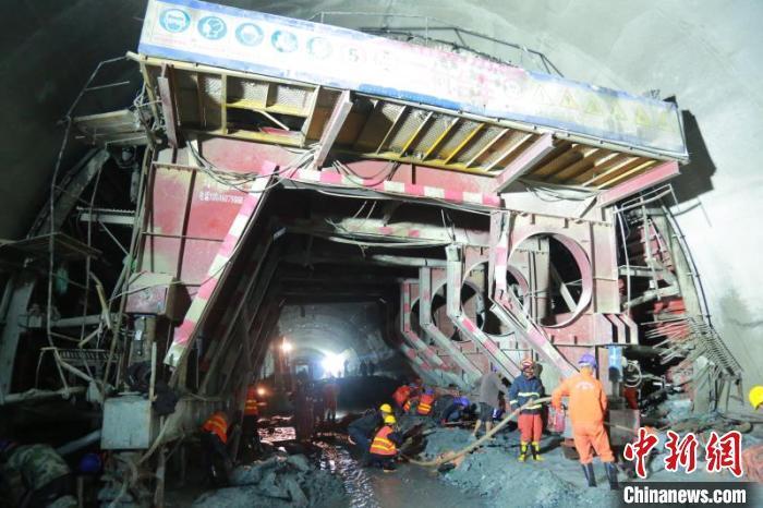 云南在建隧道事故致12人遇难国务院安委办挂牌督办