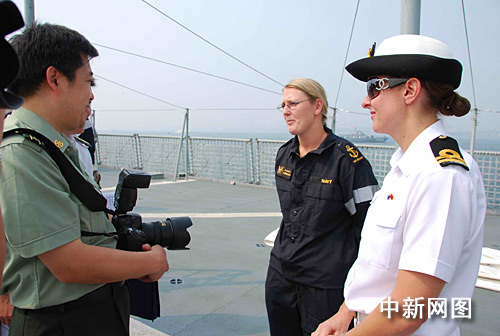 新西兰军舰访问湛江期间女兵倩影成靓丽风景图4