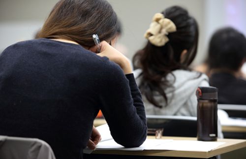 日媒:安倍“女性经济学”有违国情难实现