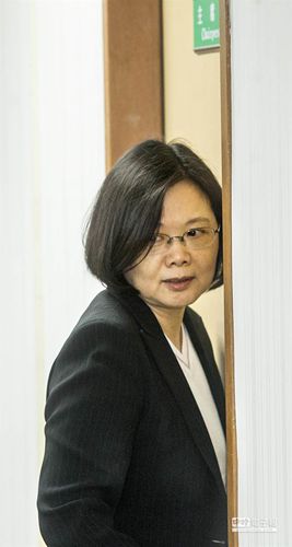 台媒:靠障眼法打天下蔡英文只会填空题?
