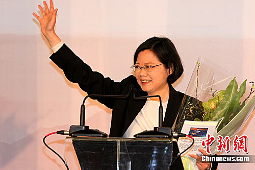 �󹫱�����Ӣ���ѵ�����ͬһ���ط��������Σ�