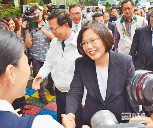中国时报:开了太多浮夸支票的蔡英文