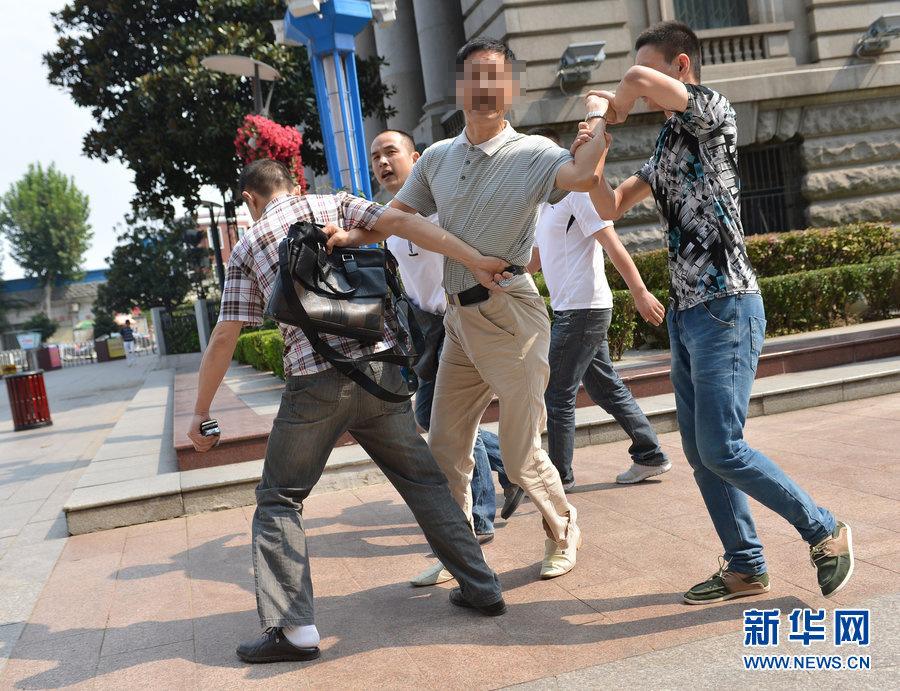 全程记录江汉路绑架事件35张照片迫使绑匪放人