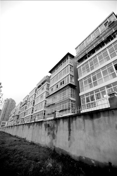 ���Ƴ��������֤���人��ţΥ��һ·�̵�