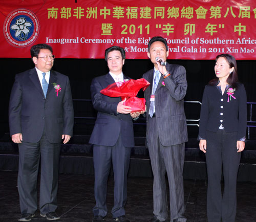 �ϲ������л�����ͬ���ܻ��8��᳤�������¾�ְ