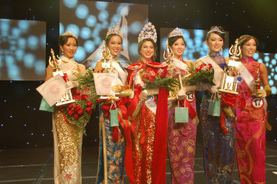 2012洛杉矶华埠小姐选美结果揭晓 周慧伦摘后冠