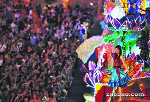 花车爆竹送佳节新加坡牛车水庆元宵活动上演