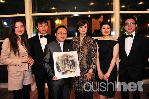 祝福中英建交40周年旅英侨团赴利物浦访问