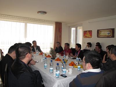 פ˹�工��ʹ���ٿ���˹������̸��̽�ֻ��˰�ȫ