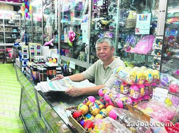新加坡华人在荷兰村经商85年老店见证历史变迁