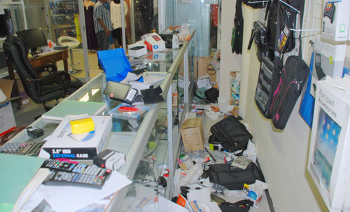 南非华人商城遭团伙盗窃19家店铺损失惨重(图)