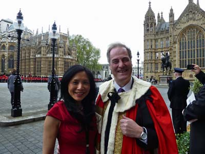 华裔见证英国议会开议大典 女王宣读施政纲领
