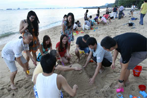 聚焦新加坡中国移民青年爱情:浪漫背后有婚嫁压力(2)
