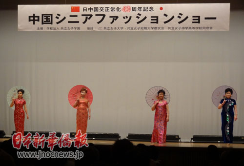 中国老年模特队日本表演艳惊四座　侨胞赞不绝口