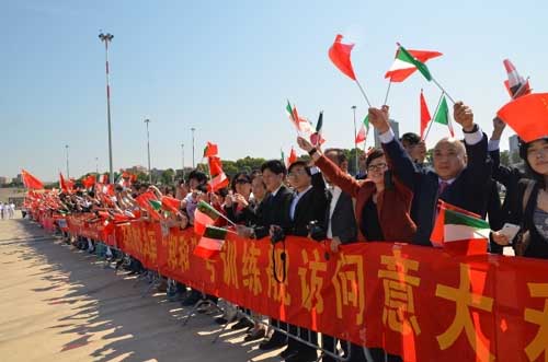 意大利华侨华人欢迎中国海军“郑和”舰到访