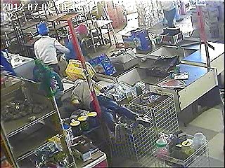南非自由州部分地区发生骚乱多家华人店铺遭洗劫