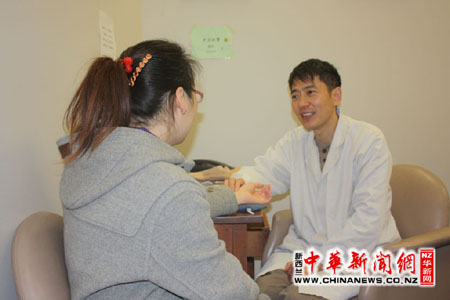 中华医学传奇新西兰华人医师助夫妻圆“盼子梦”
