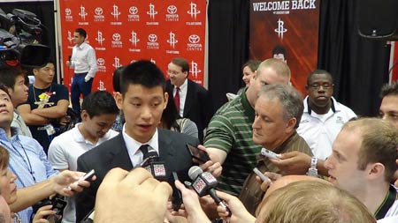 休斯顿喜迎7号林来疯时代华社筹组“书豪球迷会”