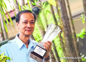 热爱护理工作新加坡华人陈浩华坚守岗位40年