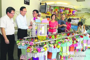 新加坡华人为医院筹款制宫灯绝活因慈善“复活”