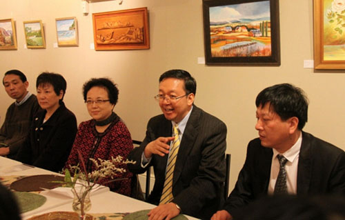 驻南非大使走访东开普省华侨华人座谈涉侨问题