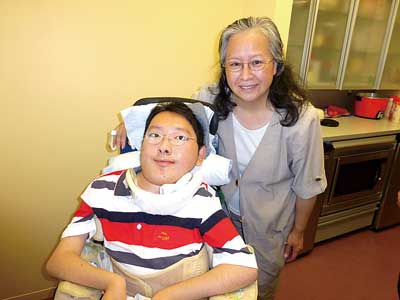 坚持追梦华裔“渐冻人”上哈佛攻法学博士学位