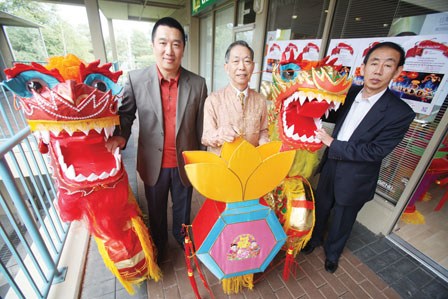 国侨办赠百花灯加拿大列市中秋灯节月底放亮
