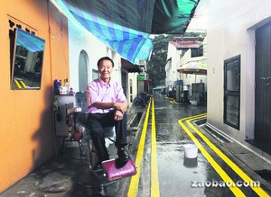 新加坡华人街边理发师与时俱进不奢望有继承人