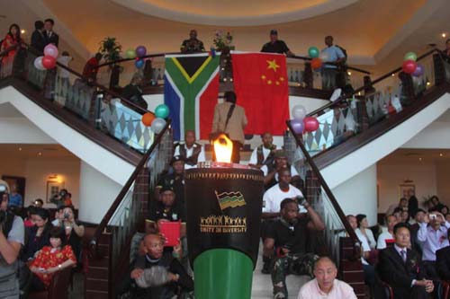 南非华人社区举办非国大百年庆典火炬传递仪式
