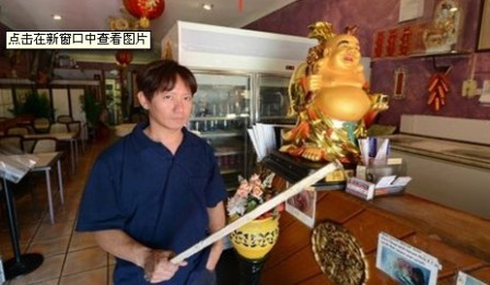 澳洲一歹徒扮忍者抢中餐馆被华裔老板持铁棍吓跑