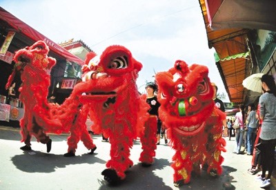回望2012华人世界:光影同行风雨兼程值得品味