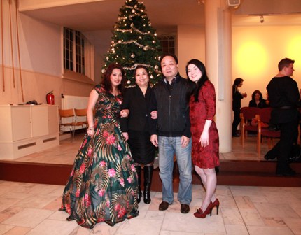 �úɻ���Ů���Ҿٰ������׷�ʽ������������
