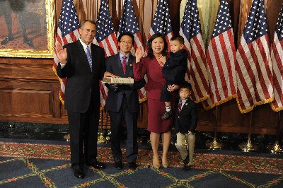孟昭文就职美国会议员鼓励年轻人参政冀两党合作