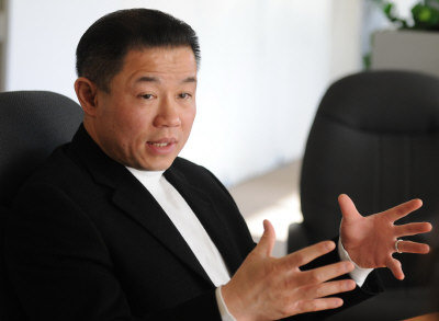 坦然面对负面攻击纽约华裔主计长誓赢2013年选举