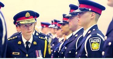 两名华裔警员宣誓加入加拿大多伦多皮尔区警队