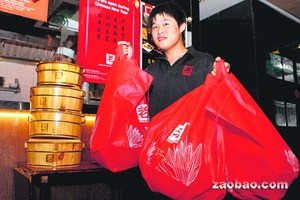 新加坡中餐馆人手短缺新春团圆饭外卖渐吃香