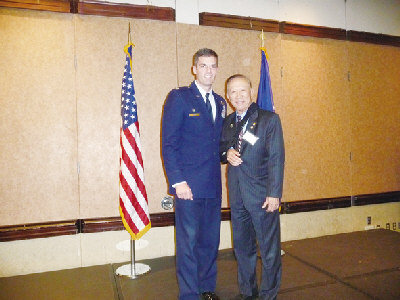 麦当劳大王尹集成获任美荣誉司令官华裔第一人