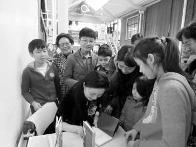 荷兰华裔作家王露禄谈异乡创作:一枚过河的卒