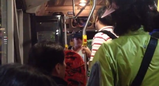 亚洲游客悉尼遭白人男子辱骂华裔女子劝阻被嘲笑