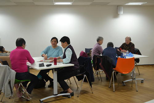 英华裔老人晚景孤独令人忧解养老之困需多方关注