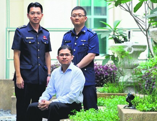 新加坡内政团队4714人获擢升多为华裔人才(图)