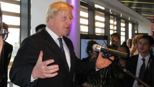 Ӣ�����ص����������Ѻ���֯�׶��г���ϯף��